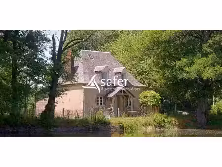 maison avec jardin et terrasse saint-sauves-d’auvergne (63)
