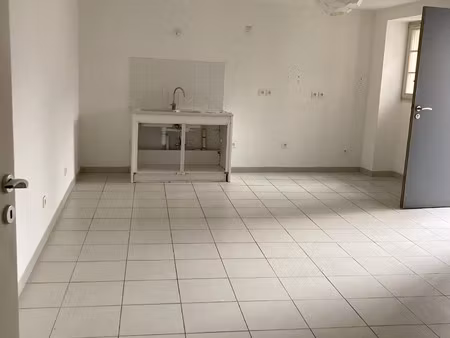 location appartement 1 pièce 43 m² à hyères (83400)