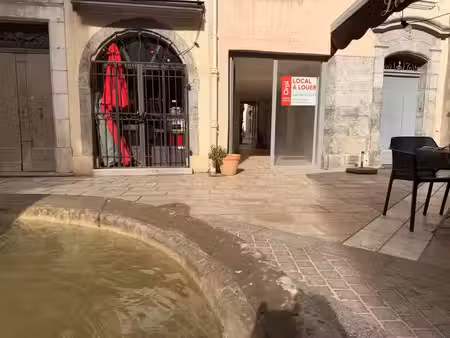 à louer – local commercial de 27 m² – place gustave lambert à toulon