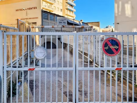 location commerce 15 m² à toulon (83000)