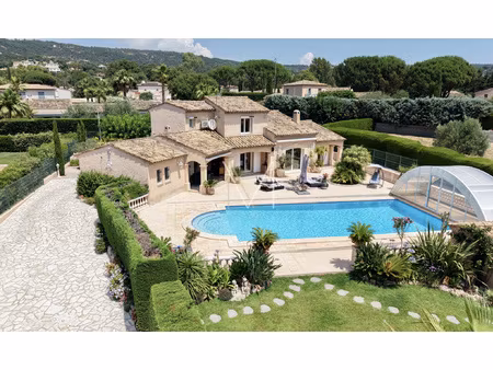 villa provençale au coeur du village vue dégagée et prestatio