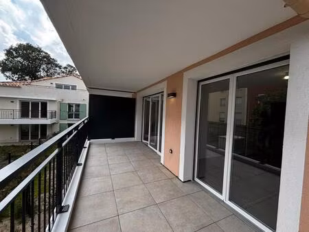t2 neuf avec balcon et parking à cogolin