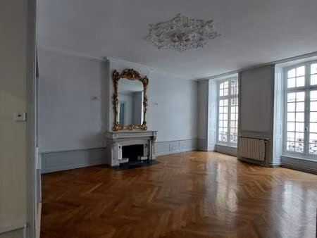 réf. 13038 – 15 rue des farges – charmant appartement t2 d'environ 93 m² au pied de la cat