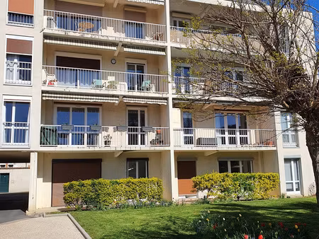 bel appartement de 104 m2 avec jolie vue sur les jardins