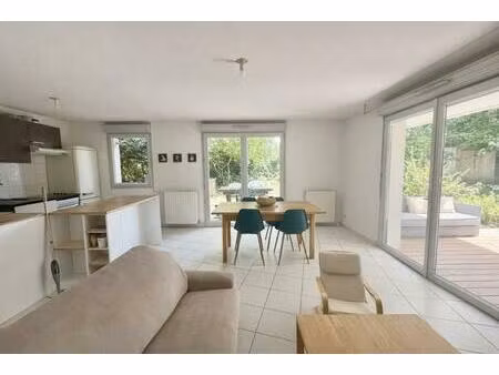 rare - t3 au pied du métro - 300m2 de jardin privatif