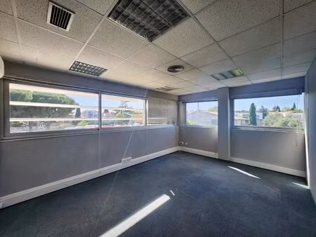 bureaux près d'arènes - 64m²