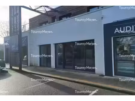 location commerce 151m²
