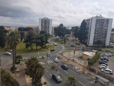 kennedy une place de parking exterieure securisée