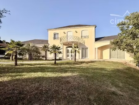 maison d’exception – volumes  lumière et art de vivre au calme absolu