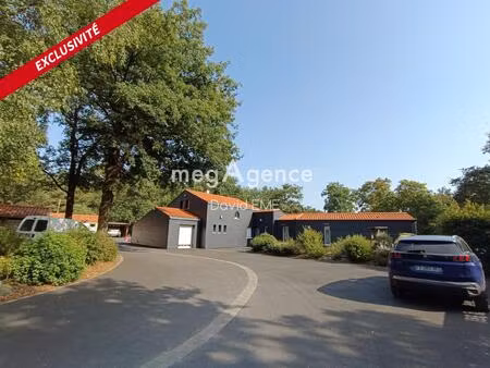 villa 8 pièces  6 chambres  192 m2  piscine  terrain 2800 m2 ombragé