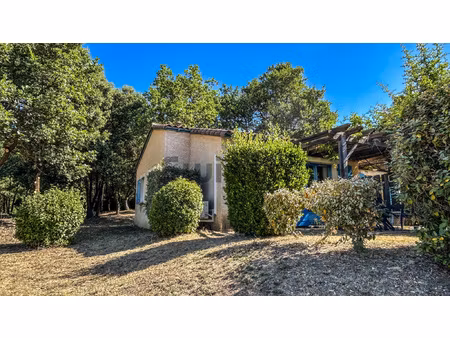 maisonnette dans une résidence avec piscine