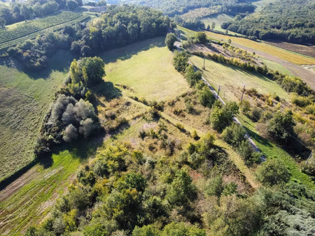 terrain agricole avec source et étangs.