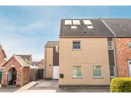 maison familiale prête à emménager avec 5 chambres  panneau