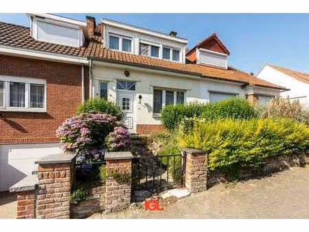 maison avec 3 chambres  garage et jardin