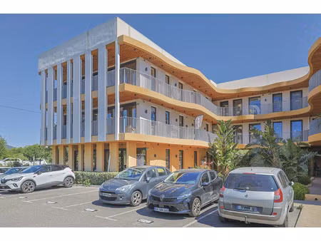 vente commerce 58 m² la crau (83260)