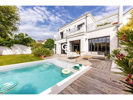 maison de luxe à vendre dans le quartier sainte-thérèse beauséjour