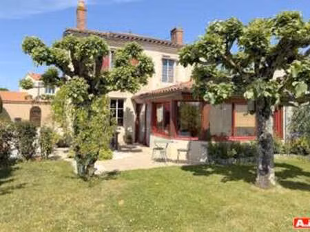 vente maison à bazoges-en-pareds (85390) : à vendre / 147m² bazoges-en-pareds
