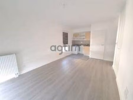 location appartement 2 pièces à la roche-sur-yon (85000) : à louer 2 pièces / 42m² la roch