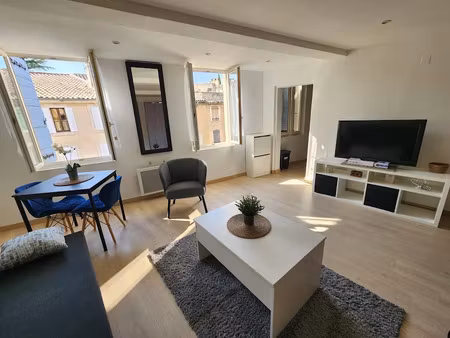 location meublée appartement 1 pièce 27.98 m² à grans (13450)  595 €