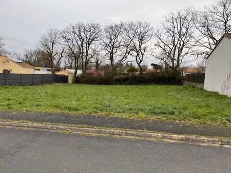 vente terrain 732 m² dompierre-sur-yon (85170)