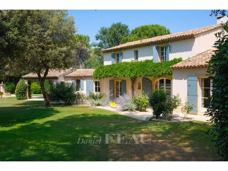 maison de luxe à vendre dans le quartier granettes-jauberte-sainte anne