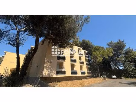 hopitaux-facultes : t1 avec balcon et stationnement libre sécurisé
