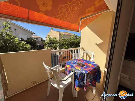 grand studio avec terrasse et parking