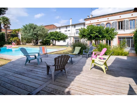 fronton maison de maître du xixe rénovée  jardin  piscine