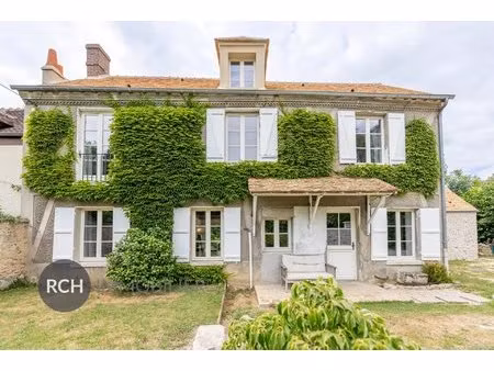 belle maison ancienne rénovée avec des matériaux de qualité