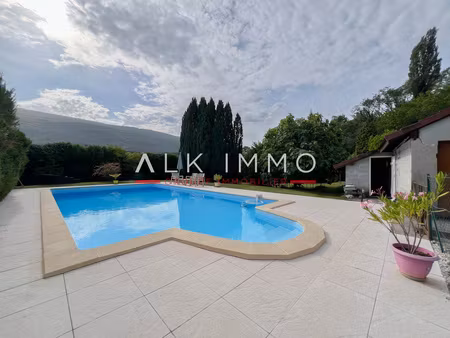 maison avec grande piscine à seyssel