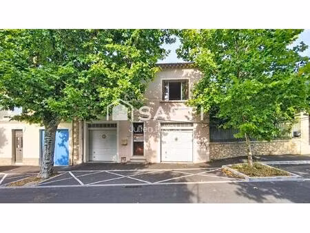 maison avec jardin et grand garage en centre ville d'apt