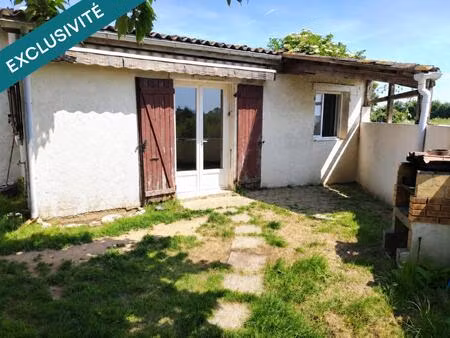 maison charentaise de plain-pied  jardin clos  garage & fort potentiel !