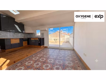 3 en duplex avec grand espace de vie sous combles et terrasse sa