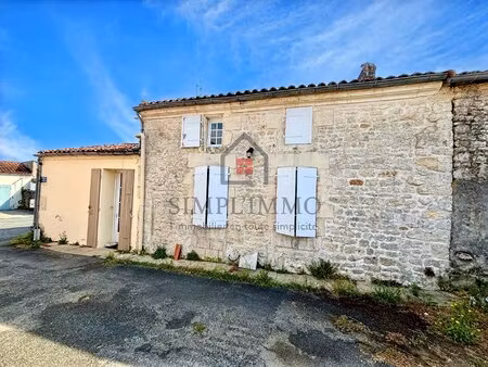 maison en pierre 75 m² 2 chambres