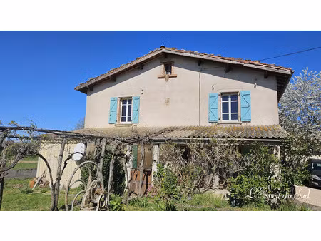 une maison de famille à restaurer  atelier et jardin arboré