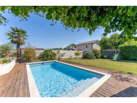 à vendre – maison familiale rénovée avec piscine