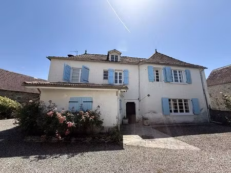 maison de village du xviiie siècle avec piscine et jardin