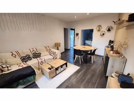 pau centre  a louer appartement 57 m²  2 chambres  balcon et une place de parking