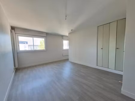 joli studio de 32 m² avec belle pièce de vie – tours sud