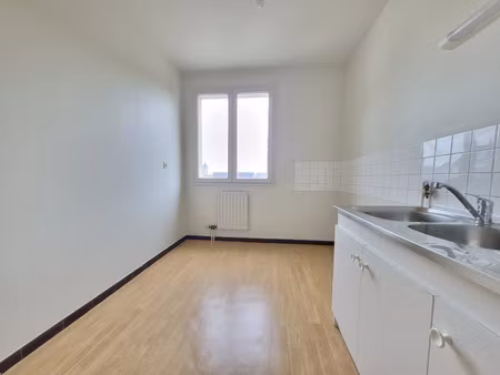 faux t3 de 59.90 m² - proche fac des tanneurs