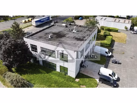 à louer un local d'activités de 145 m²- les ulis