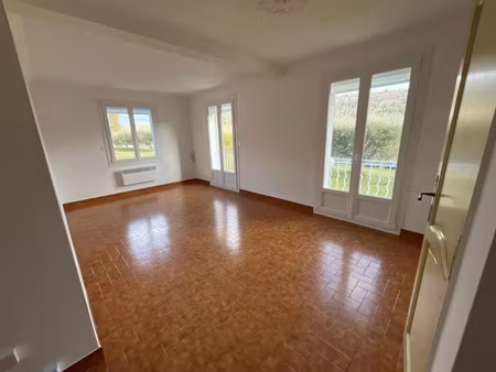 location appartement 3 pièces 75.77 m² à riez (04500)  720 €