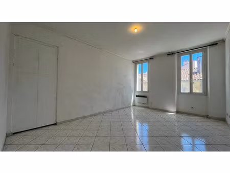 location appartement 2 pièces 51 m² à toulon (83000)