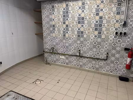location commerce 2 pièces 66 m² à toulon (83000)