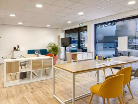 location commerce 76 m² à hyères (83400)