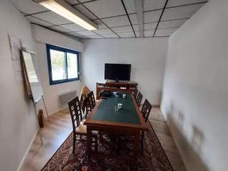 location bureaux et commerces à la roche-sur-yon (85000) : à louer / 61m² la roche-sur-yon