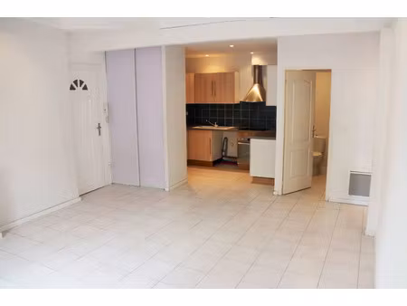 location appartement 3 pièces 70 m² à brignoles (83170)