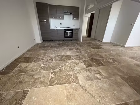 location appartement 2 pièces 42 m² à hyères (83400)