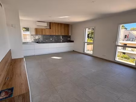 location appartement 4 pièces 100 m² à saint-mandrier-sur-mer (83430)