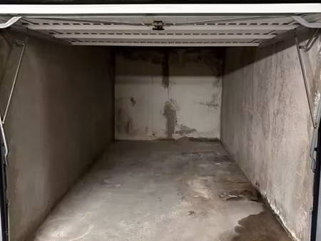 location commerce 15 m² à fréjus (83600)